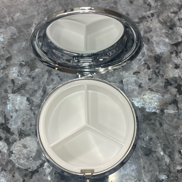 🧜‍♀️ Colorful mermaidcore scale circular pill box / NWOT - Picture 5 of 6